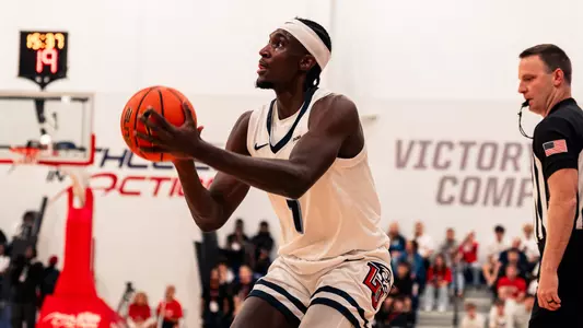 Men's Basketball Isaiah Ihnen Preview Photo at Seattle Nov. 7, 2024