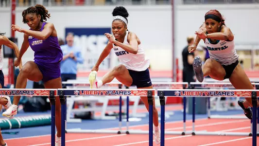 Indea Cartwright Hurdles at Darius Dixon