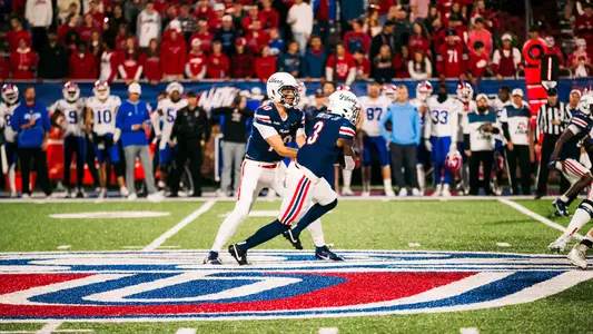 Hampton handing ball to another player