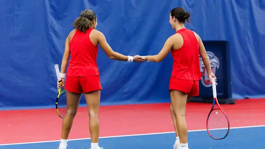 O'Neill and Turchetto prepare for a point