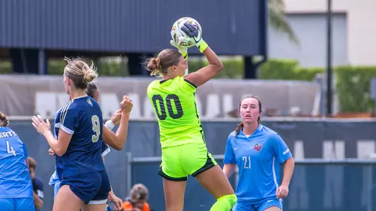 WSOC Huber grabs the ball