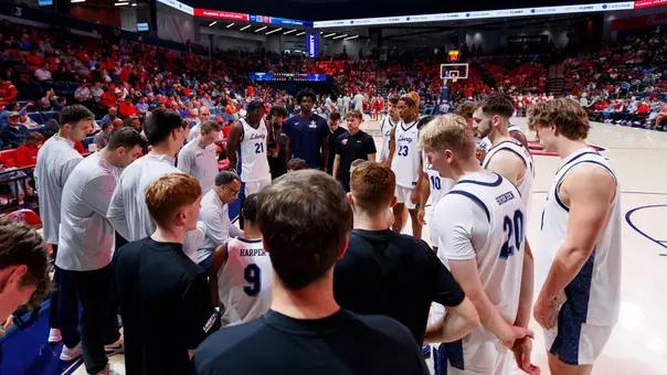 Men's Basketball Team Huddle Preview Photo vs. Vermont Nov. 22, 2025