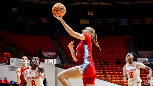 Pien Steenbergen layup at Sam Houston