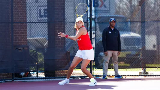 O'Neill prepares for a forehand