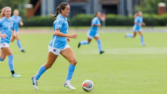 WSOC Ivy Garner runs with the ball