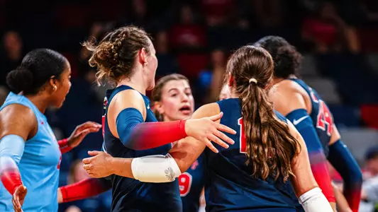 Volleyball Huddle LA Tech Sweep 2025