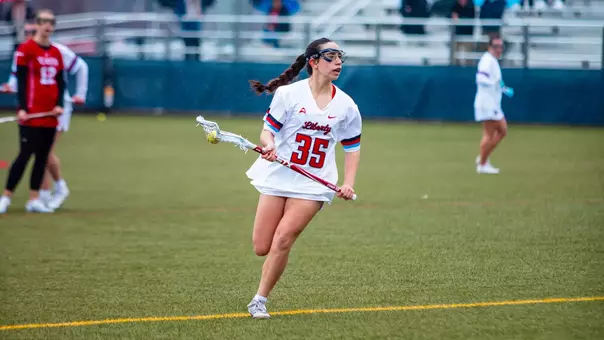 WLAX Sophia Nesci runs with the ball