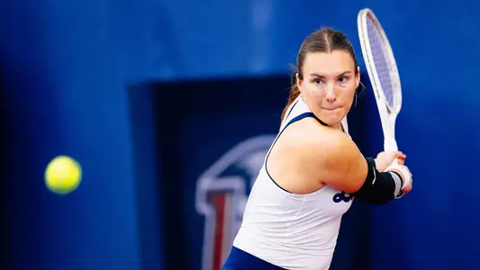 WTEN Raduolva hits a backhand