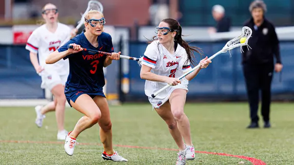 WLAX Doyle runs with the ball