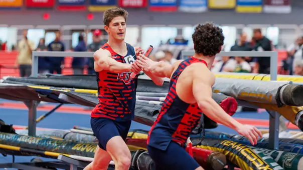 Gabriel Willis relay at Darius Dixon