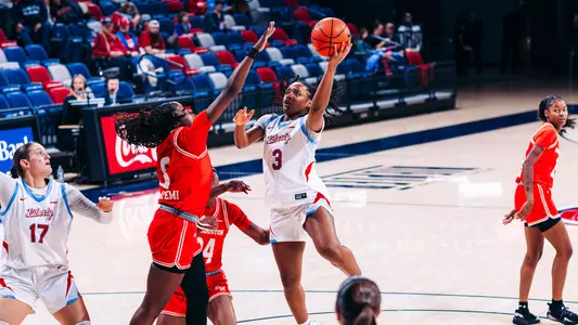JaKayla Thompson layup vs Sam Houston