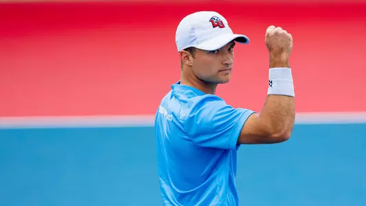 MTEN Robinson Celebrates a Point