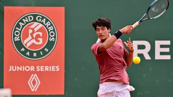 MTEN Veliz hits a forehand