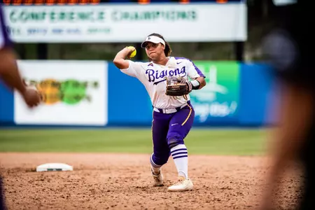 Hannah DeVault throwing