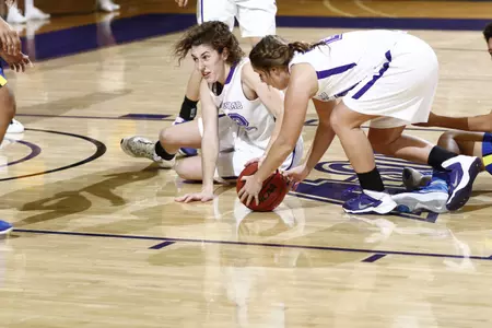 Women's hoops loses late to Lady Toppers Image