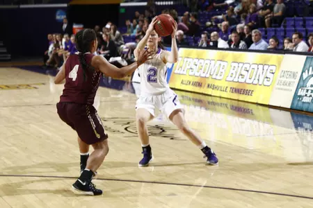 Women's hoops falls in final moments despite strong second half Image