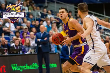 Andrew Fleming looking to pass in ASUN Championship