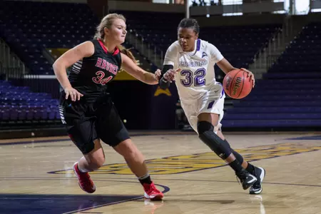 Women's hoops places five in double figures in win over Rhodes Image