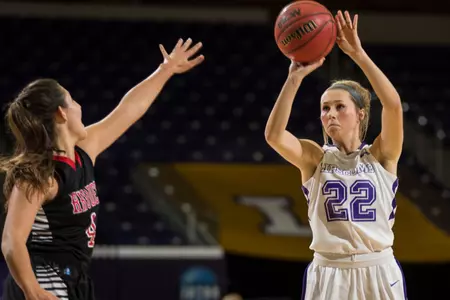 Women's hoops loses to Alabama in Tuscaloosa Image