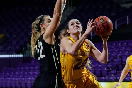 Banks' big night leads women's hoops to win in home opener Image
