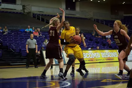 Hot-shooting Bruins take women's hoops 'Battle' Image