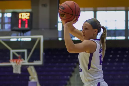 Cotton's career day not enough as women's hoops falls at NJIT Image
