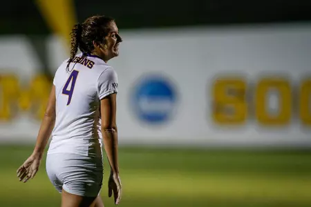Henry nets two as women's soccer ties No. 10 Auburn Image