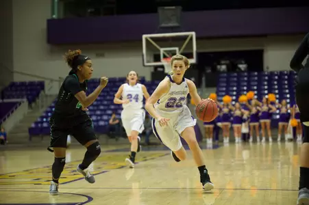 Women's basketball falls to College of Charleston in season opener Image
