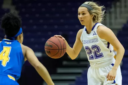 Women's hoops wins thriller at Kennesaw to open ASUN play Image