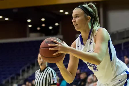 Women's hoops handed first ASUN loss at Jacksonville Image