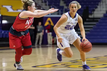 Cagle passes a pair of milestones as women's hoops fall at Upstate Image