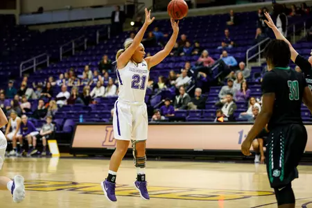 Women's basketball rains down 14 three's to beat UNF at home Image
