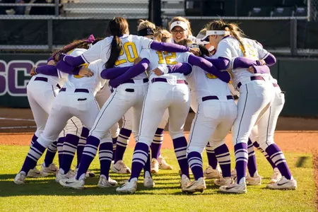 Softball shuts out Samford 5-0 Image