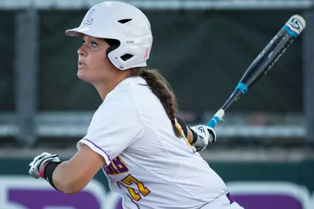 Fortel's ninth-inning blast gives softball win over Houston Image