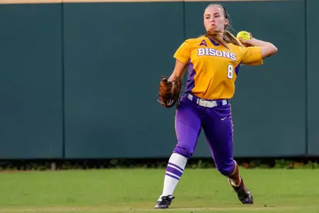 Softball takes down Iowa State to sweep Saturday games Image