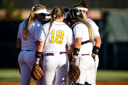 Softball closes Cougar Classic with loss to Northwestern Image