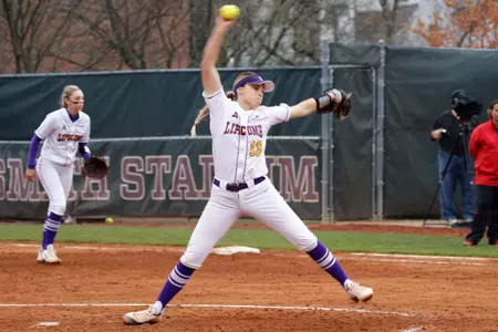 Softball knocks off Louisville in Yeager's first-career start Image