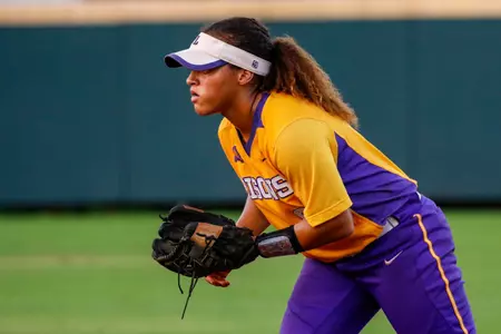 Softball defeats McNeese 6-1 to split Cowgirl Classic day two Image