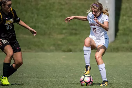 Women's soccer battles Ohio to scoreless draw Image