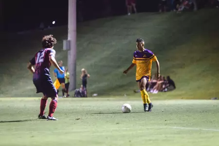Men's Soccer falls at South Carolina 2-1 Image