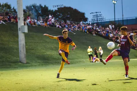 Men's Soccer gives up late goal, falls to Georgia State in overtime Image
