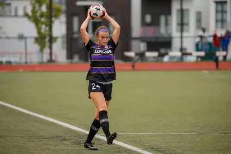 Women's soccer falls in extra time at Cincinnati Image