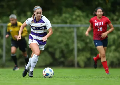 Women's soccer blanks Stetson on road Image