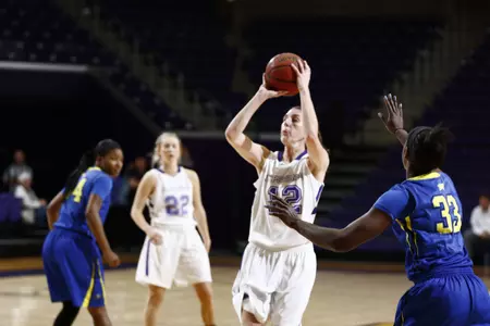 Women's hoops falls to Morehead at home Image