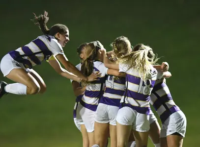 Women's soccer shuts out undefeated FGCU on road Image