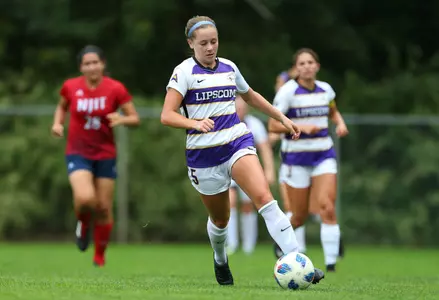 Women's soccer drops extra time match to Liberty Image