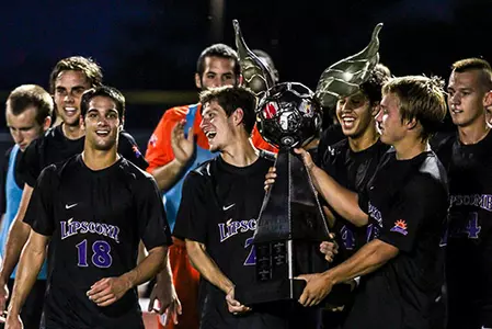 Holcombe's first career goal leads to 'Boulevard' victory Image