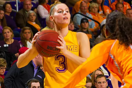 17 points from Bliss leads women's hoops past Jackson State Image