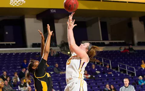 Women's basketball can't keep pace with scorching FGCU Image