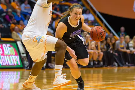 Women's hoops drops regular season finale to Spartans Image